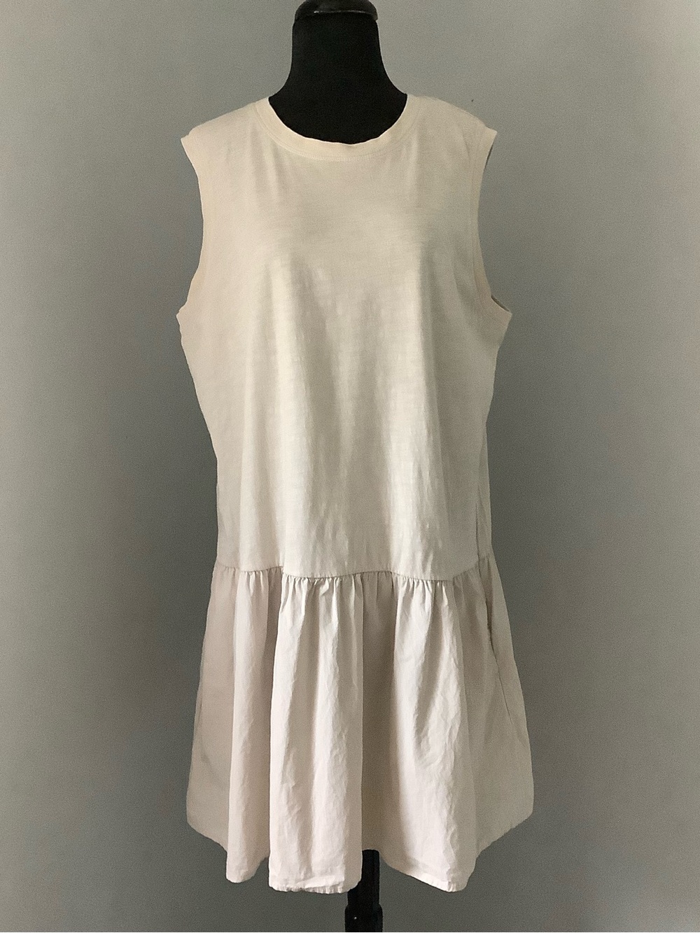 Universal Thread Sleeveless Cream Drop-Waist Tunic